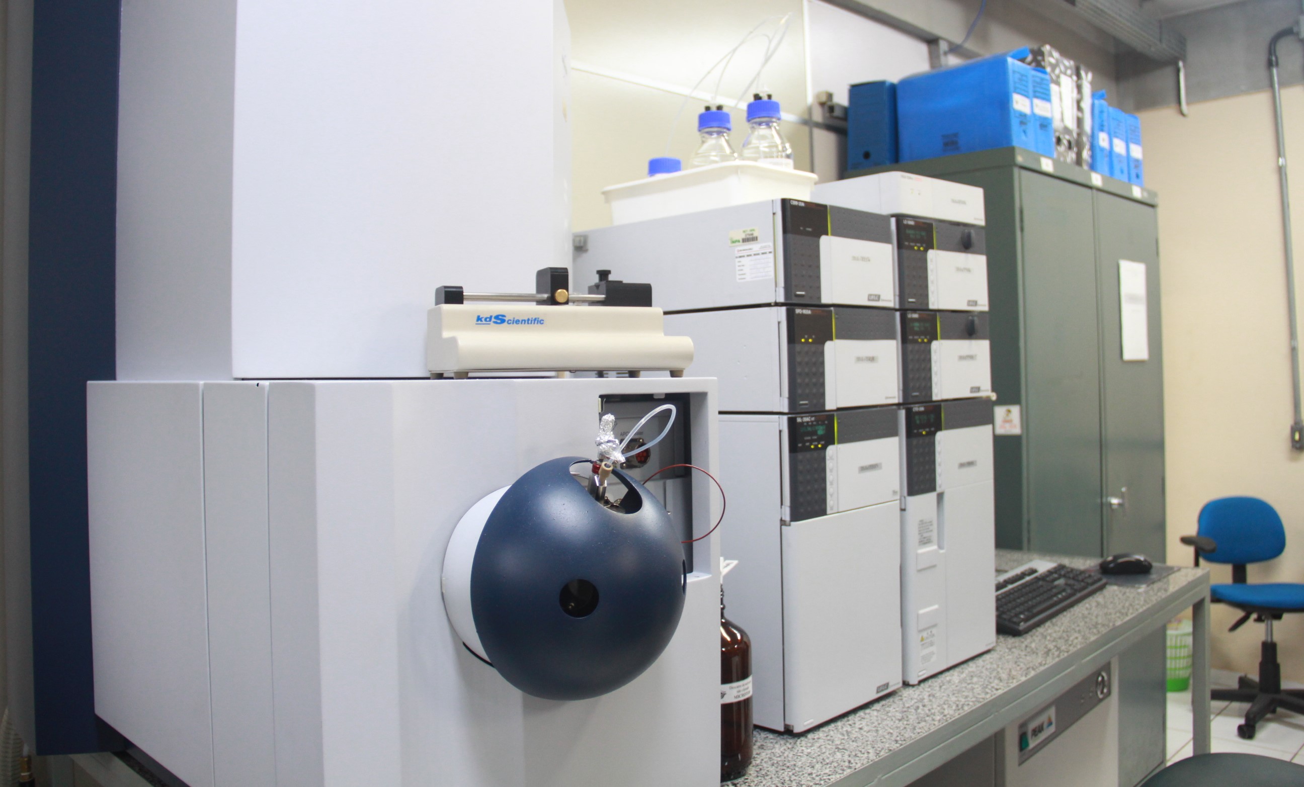 Darcton Damiao equipamento Laboratorio tematico de quimica de produtos naturais Foto Cimone Barros 7